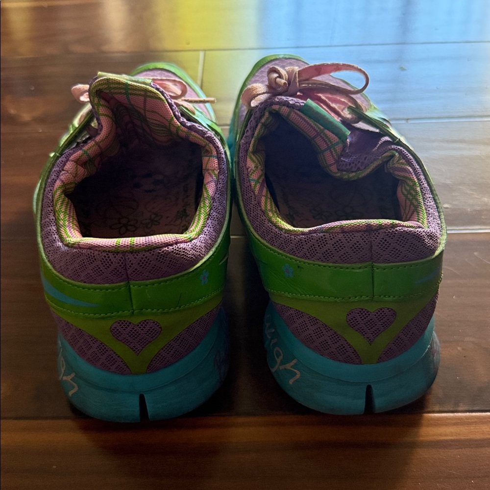 Women’s Nike purple “live love laugh” hearts and flowers in size 9.5 - Picture 3 of 7